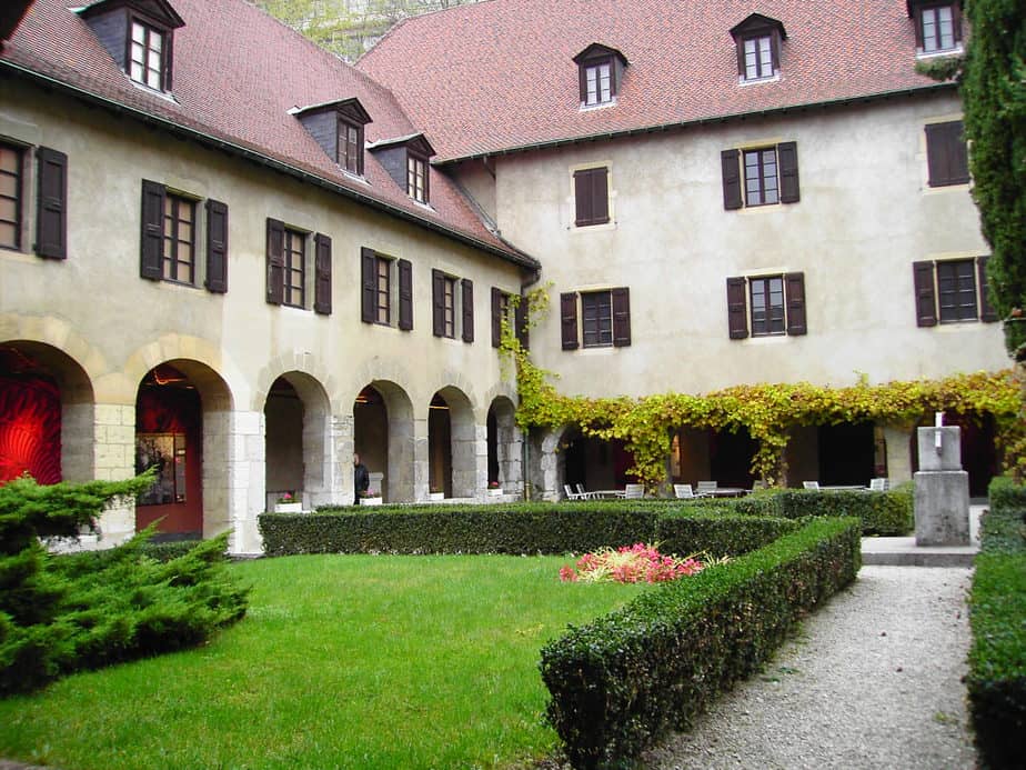 https://mdw-travel-data-us-east-1.s3.amazonaws.com/img/country/France/Musee-Dauphinois/img_00.jpg