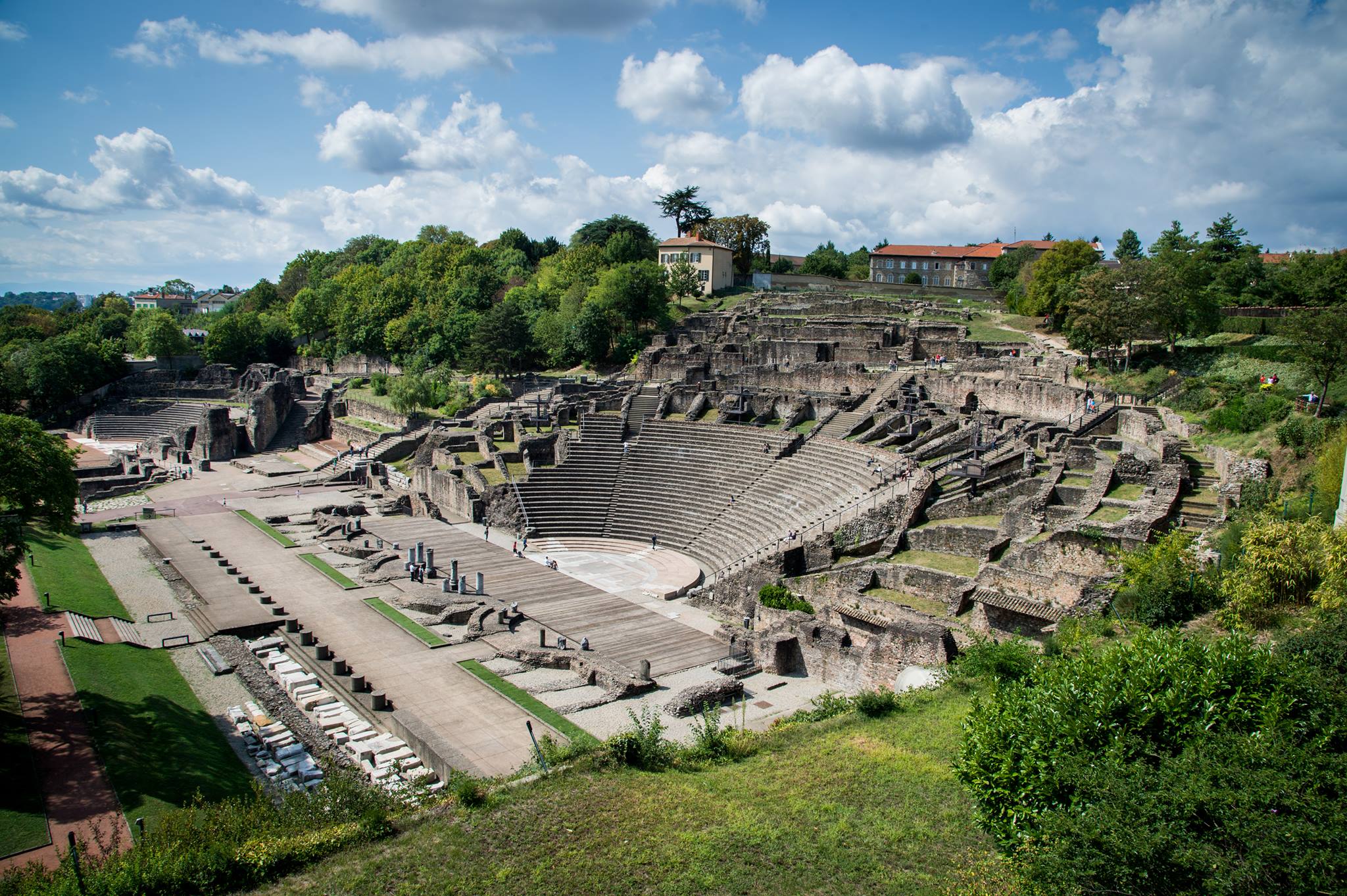 https://mdw-travel-data-us-east-1.s3.amazonaws.com/img/country/France/Musee-Lugdunum-Musees-et-Theatres-Romains/img_00.jpg