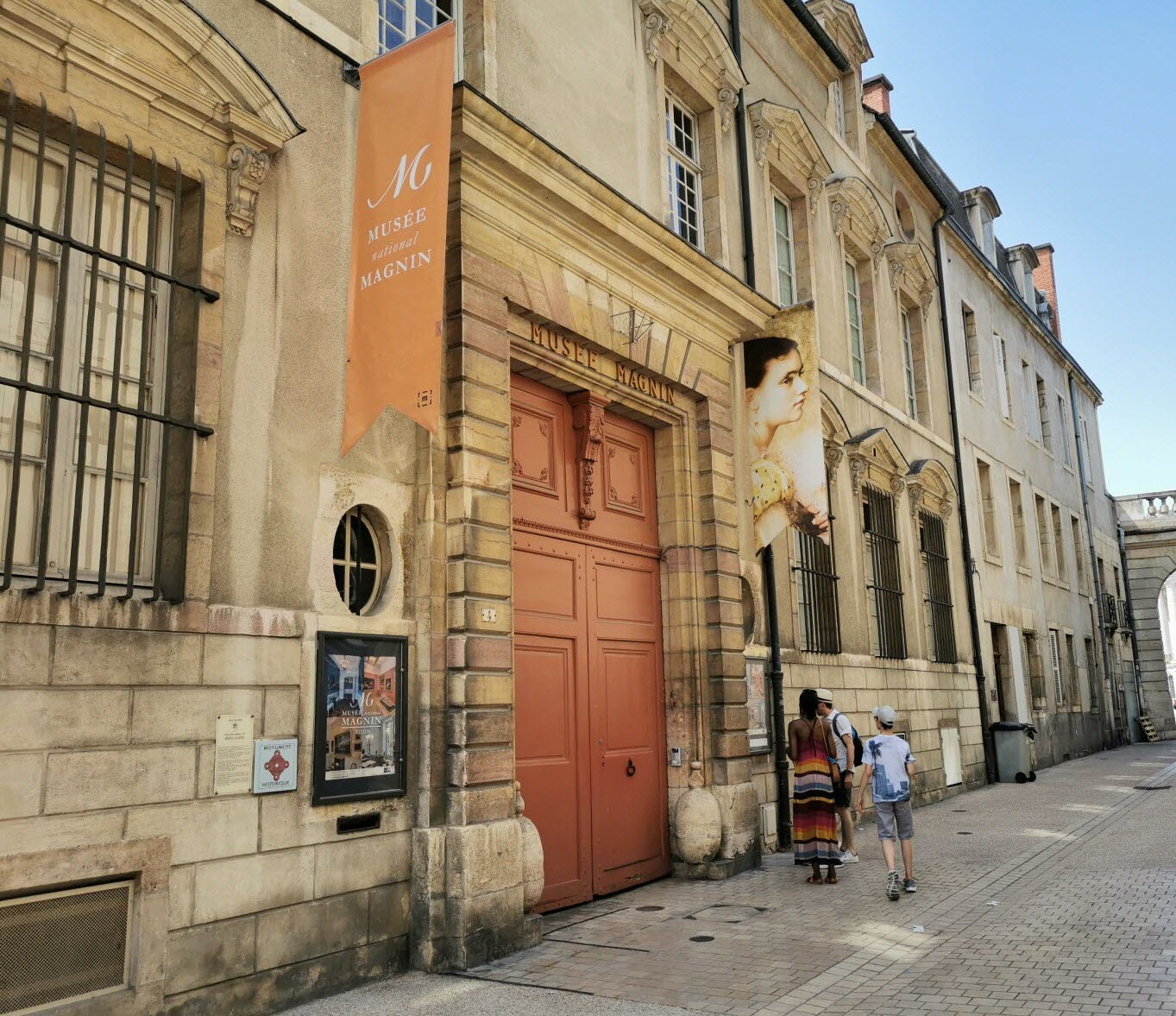 https://mdw-travel-data-us-east-1.s3.amazonaws.com/img/country/France/Musee-Magnin/img_00.jpg