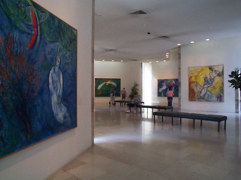 https://mdw-travel-data-us-east-1.s3.amazonaws.com/img/country/France/Musee-National-Marc-Chagall/img_02.jpg