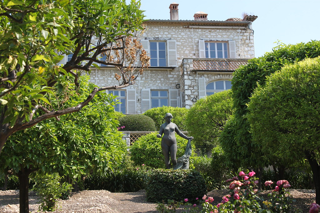 https://mdw-travel-data-us-east-1.s3.amazonaws.com/img/country/France/Musee-Renoir/img_02.jpg