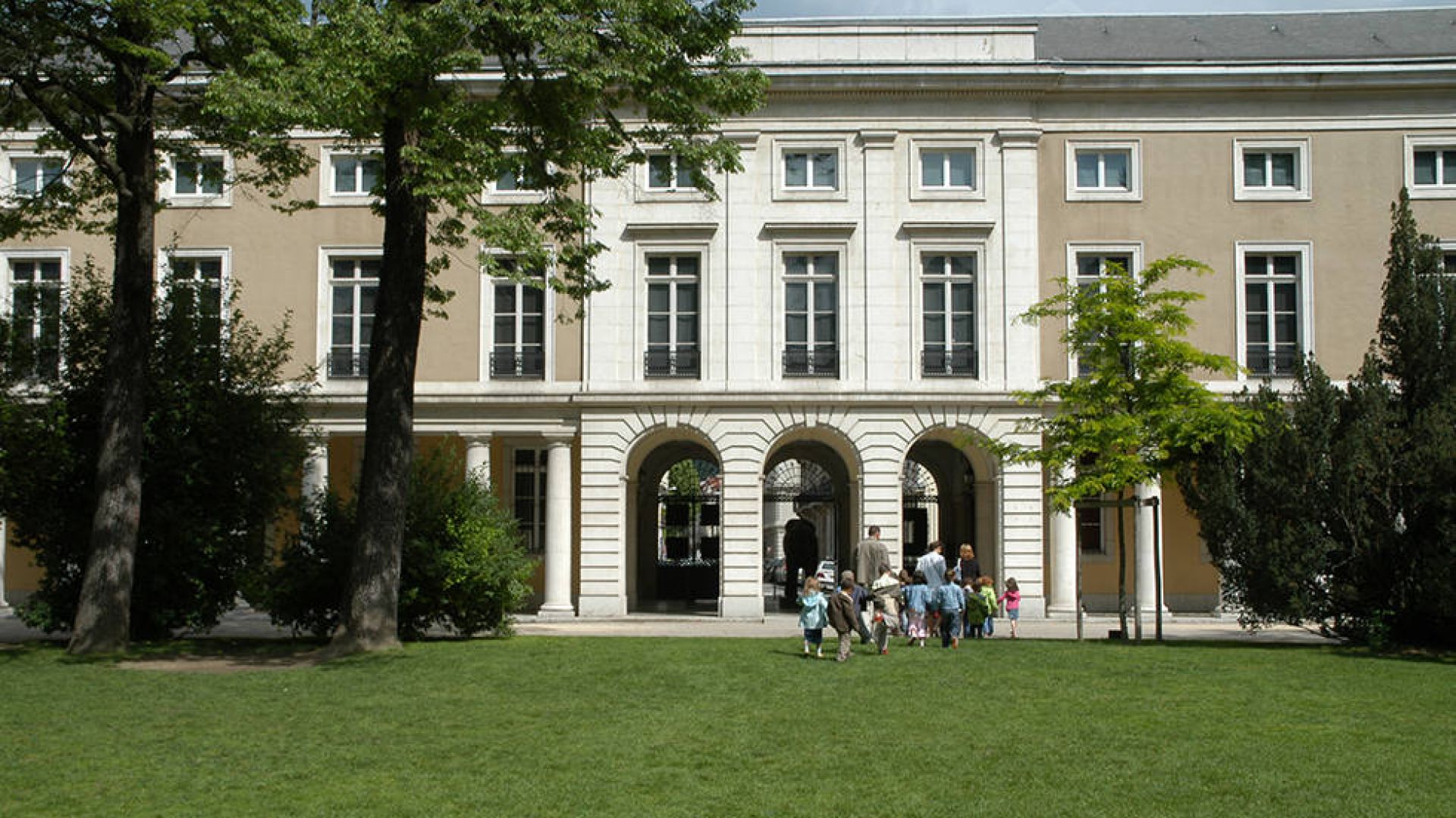 https://mdw-travel-data-us-east-1.s3.amazonaws.com/img/country/France/Musee-de-Grenoble-Auditorium/img_04.jpg