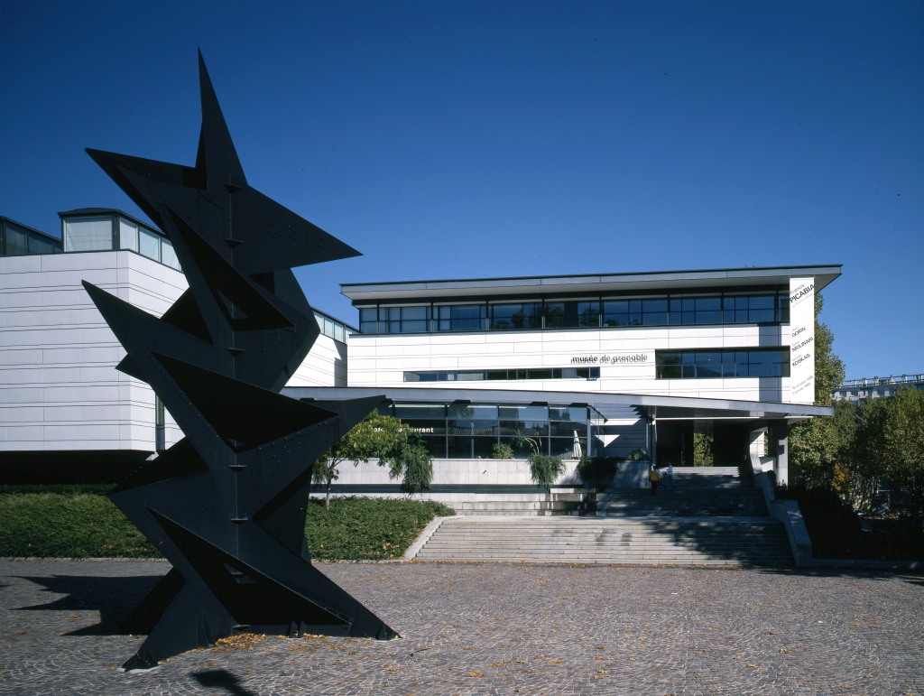 https://mdw-travel-data-us-east-1.s3.amazonaws.com/img/country/France/Musee-de-Grenoble-Auditorium/img_05.jpg