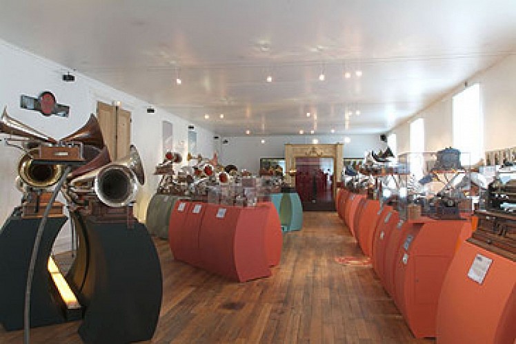 https://mdw-travel-data-us-east-1.s3.amazonaws.com/img/country/France/Musee-de-lAventure-du-Son/img_02.jpg