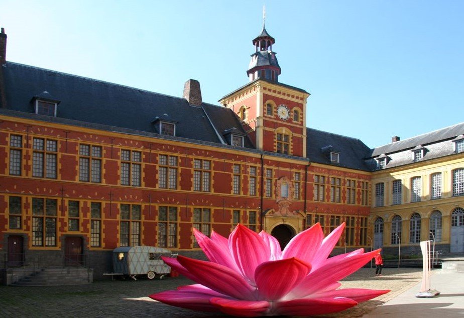 https://mdw-travel-data-us-east-1.s3.amazonaws.com/img/country/France/Musee-de-lHospice-Comtesse/img_01.jpg