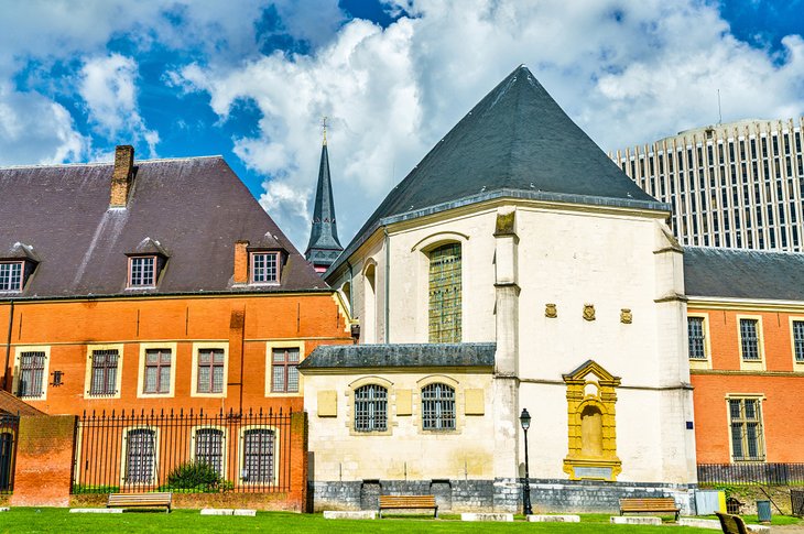 https://mdw-travel-data-us-east-1.s3.amazonaws.com/img/country/France/Musee-de-lHospice-Comtesse/img_02.jpg