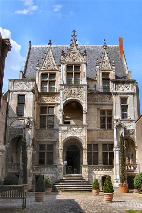 https://mdw-travel-data-us-east-1.s3.amazonaws.com/img/country/France/Musee-de-lHotel-Gouin/img_02.jpg