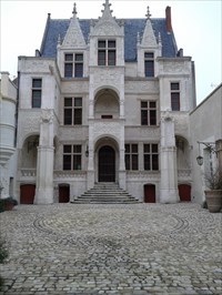 https://mdw-travel-data-us-east-1.s3.amazonaws.com/img/country/France/Musee-de-lHotel-Gouin/img_03.jpg