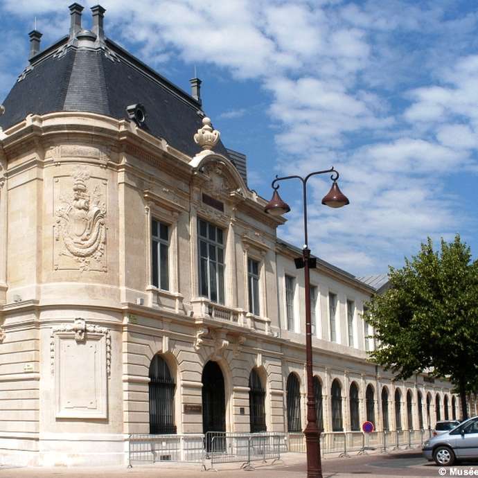 https://mdw-travel-data-us-east-1.s3.amazonaws.com/img/country/France/Musee-des-Chartrons/img_03.jpg