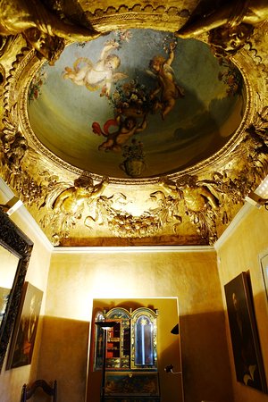https://mdw-travel-data-us-east-1.s3.amazonaws.com/img/country/France/Musee-du-Vieil-Aix/img_01.jpg