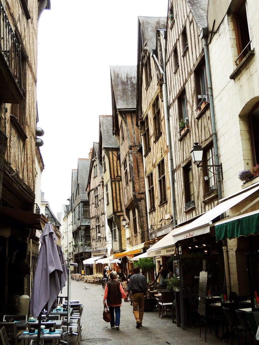 https://mdw-travel-data-us-east-1.s3.amazonaws.com/img/country/France/Musee-du-Vieux-Tours/img_01.jpg