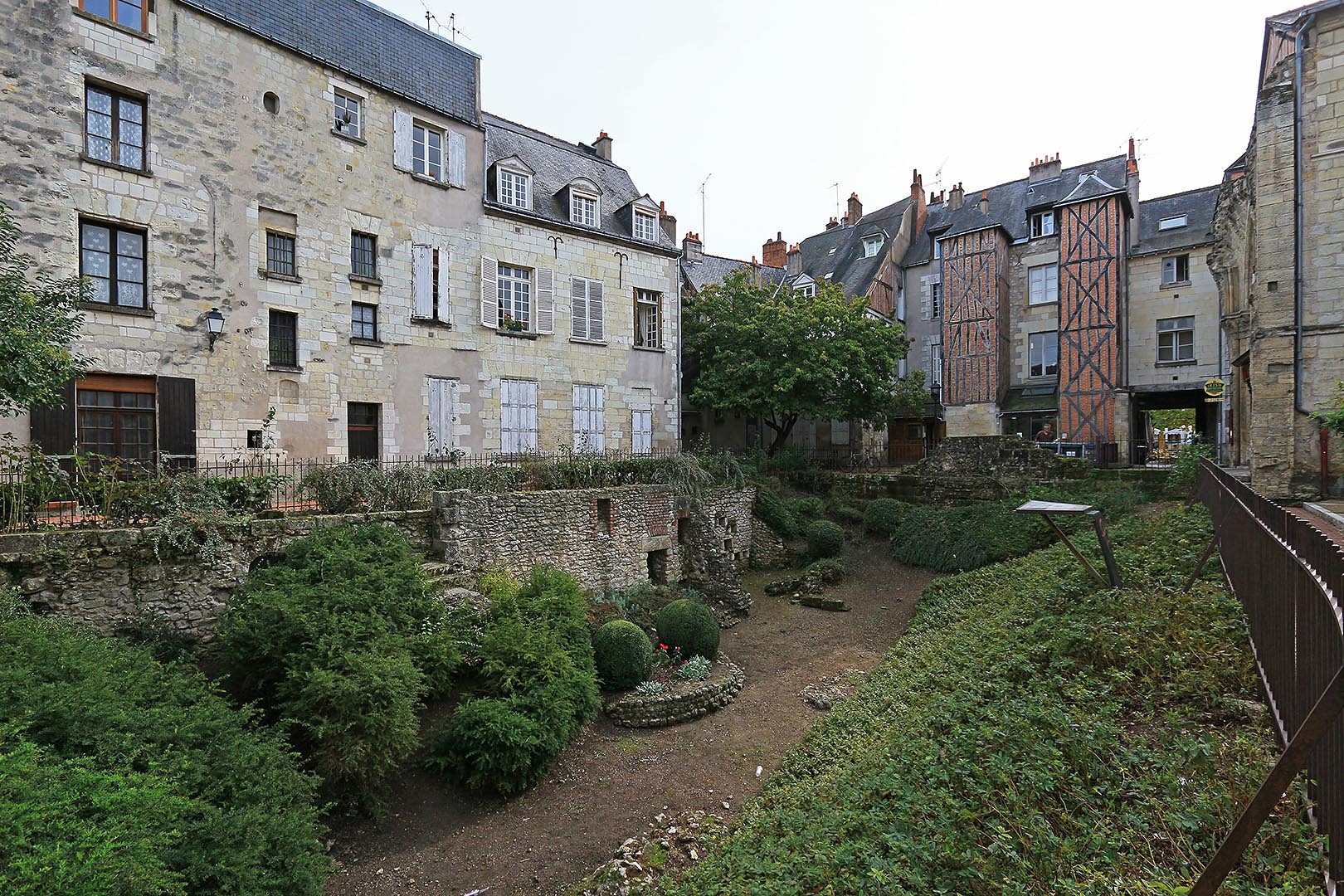 https://mdw-travel-data-us-east-1.s3.amazonaws.com/img/country/France/Musee-du-Vieux-Tours/img_05.jpg