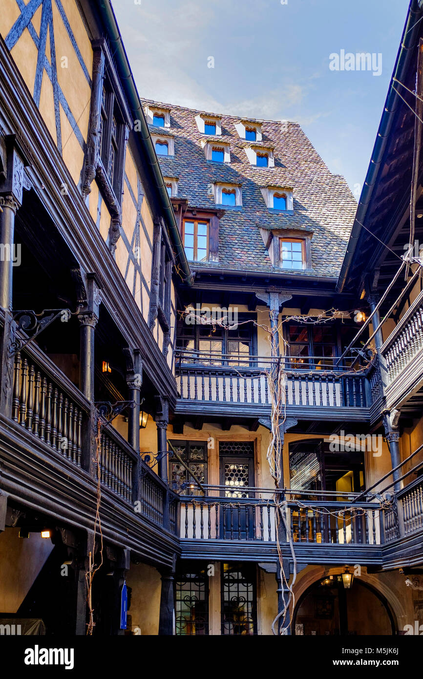 https://mdw-travel-data-us-east-1.s3.amazonaws.com/img/country/France/Museum-of-Alsace/img_00.jpg