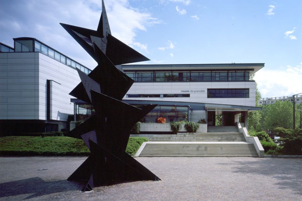 https://mdw-travel-data-us-east-1.s3.amazonaws.com/img/country/France/Museum-of-Grenoble/img_01.jpg