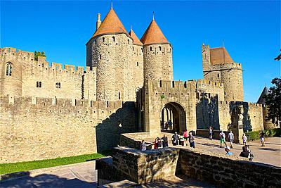 https://mdw-travel-data-us-east-1.s3.amazonaws.com/img/country/France/Narbonnaise-Gate/img_01.jpg