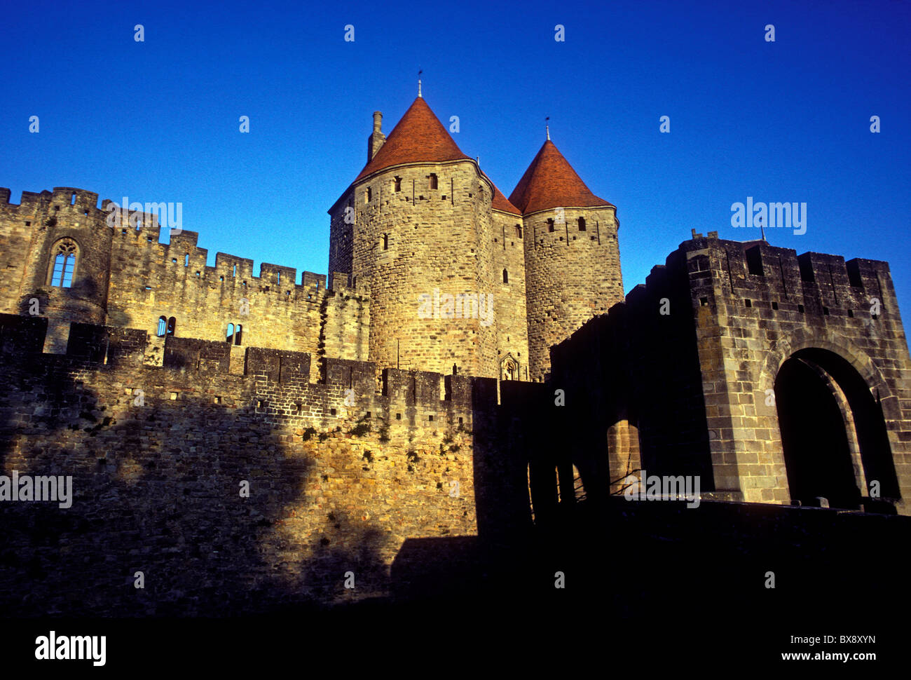 https://mdw-travel-data-us-east-1.s3.amazonaws.com/img/country/France/Narbonnaise-Gate/img_02.jpg
