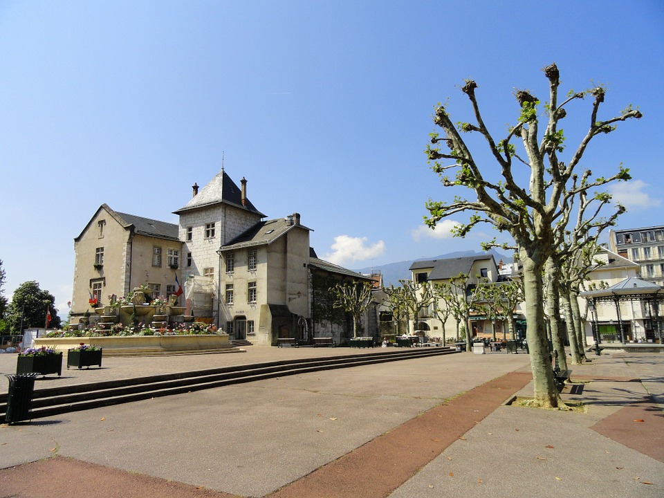 https://mdw-travel-data-us-east-1.s3.amazonaws.com/img/country/France/Nautical-Club-Aix-les-Bains/img_03.jpg
