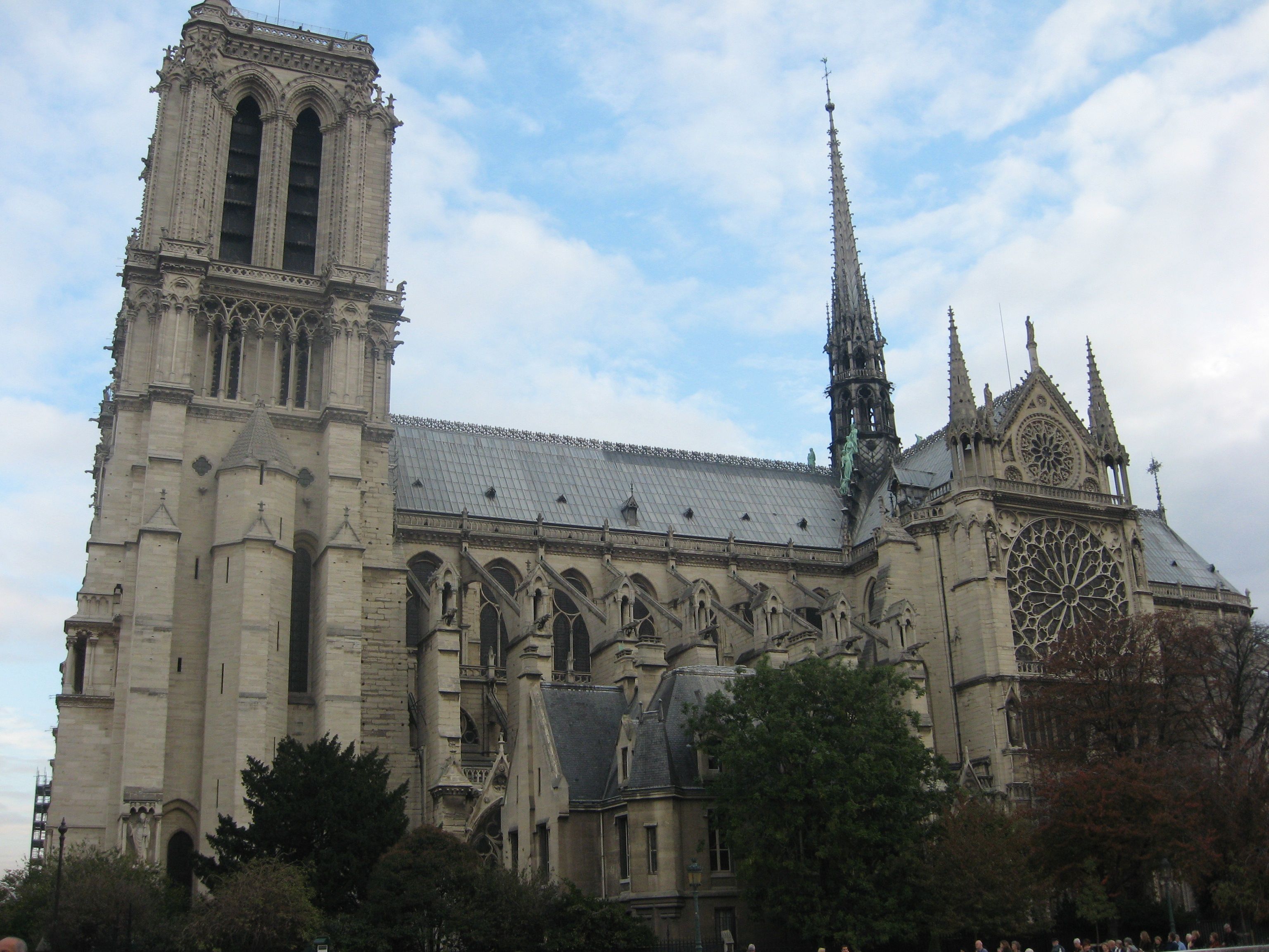 https://mdw-travel-data-us-east-1.s3.amazonaws.com/img/country/France/Notre-Dame-Cathedral/img_01.jpg