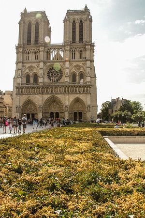 https://mdw-travel-data-us-east-1.s3.amazonaws.com/img/country/France/Notre-Dame-Cathedral/img_05.jpg