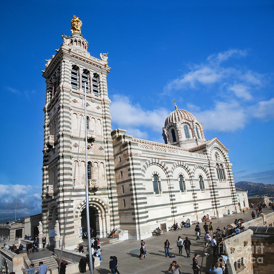 https://mdw-travel-data-us-east-1.s3.amazonaws.com/img/country/France/Notre-Dame-de-la-Garde/img_03.jpg