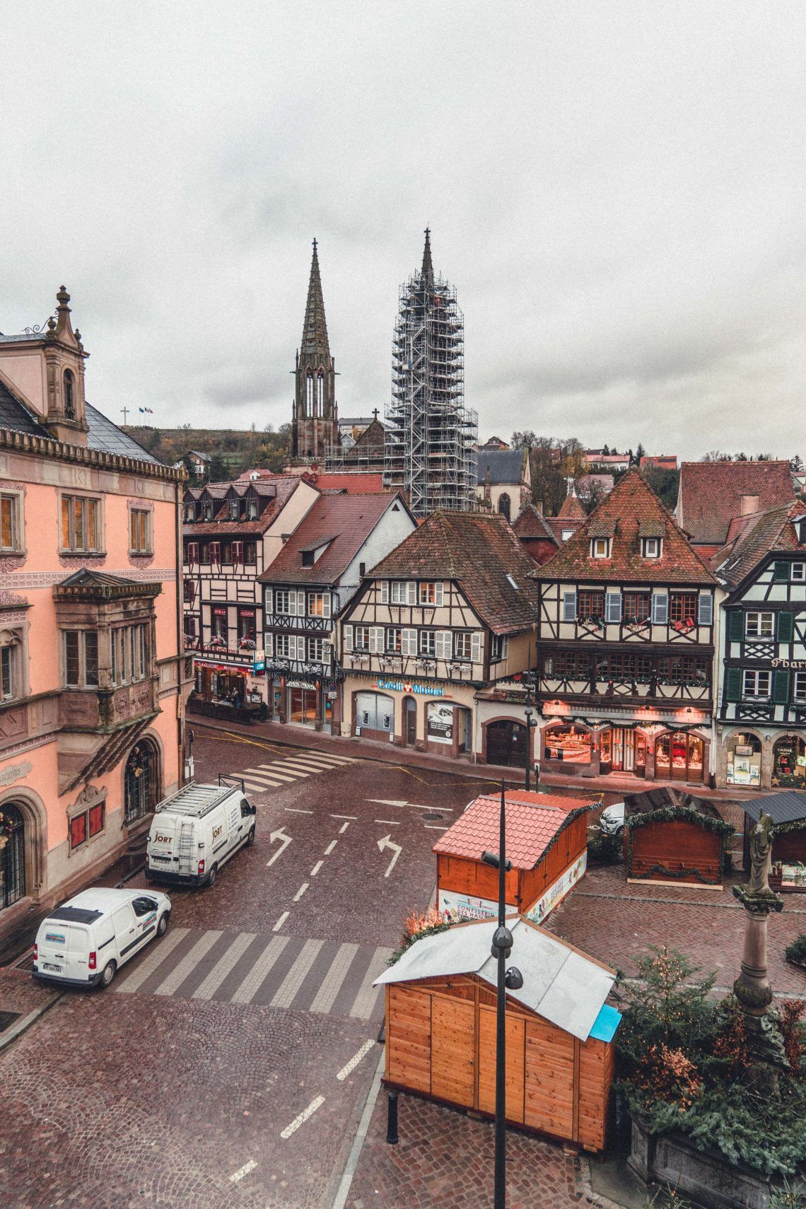 https://mdw-travel-data-us-east-1.s3.amazonaws.com/img/country/France/Obernai-Christmas-Market/img_02.jpg