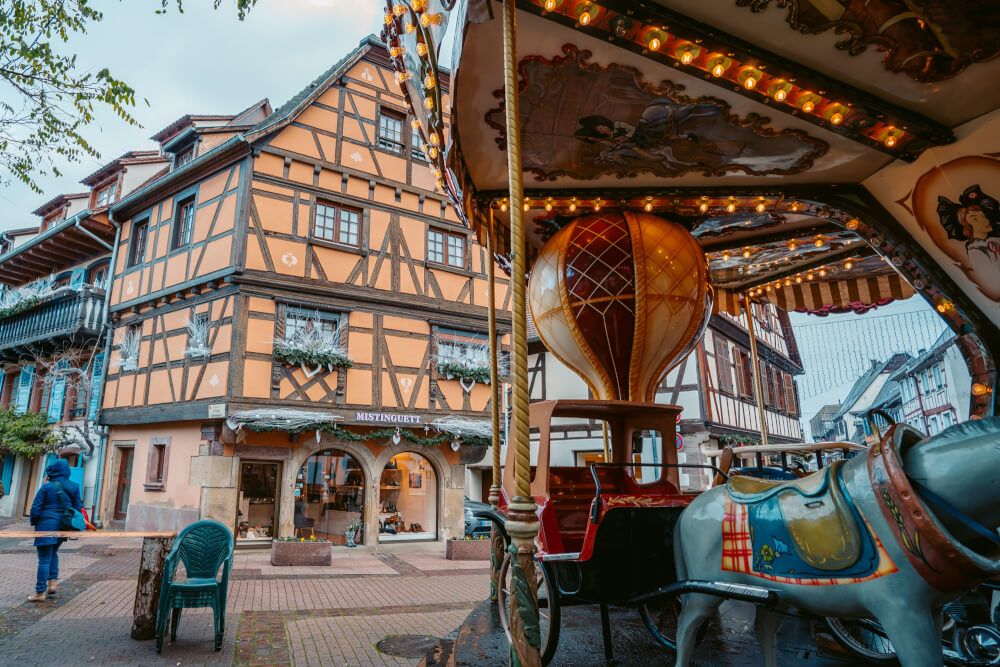 https://mdw-travel-data-us-east-1.s3.amazonaws.com/img/country/France/Obernai-Christmas-Market/img_05.jpg