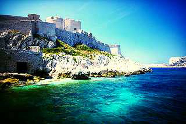 https://mdw-travel-data-us-east-1.s3.amazonaws.com/img/country/France/Old-Port-of-Marseille/img_00.jpg