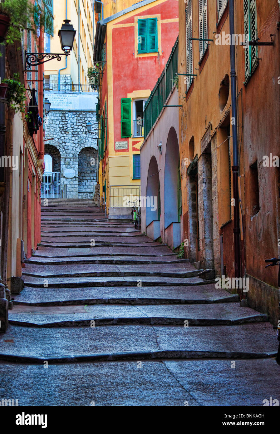 https://mdw-travel-data-us-east-1.s3.amazonaws.com/img/country/France/Old-Town--Vieille-Ville-/img_03.jpg