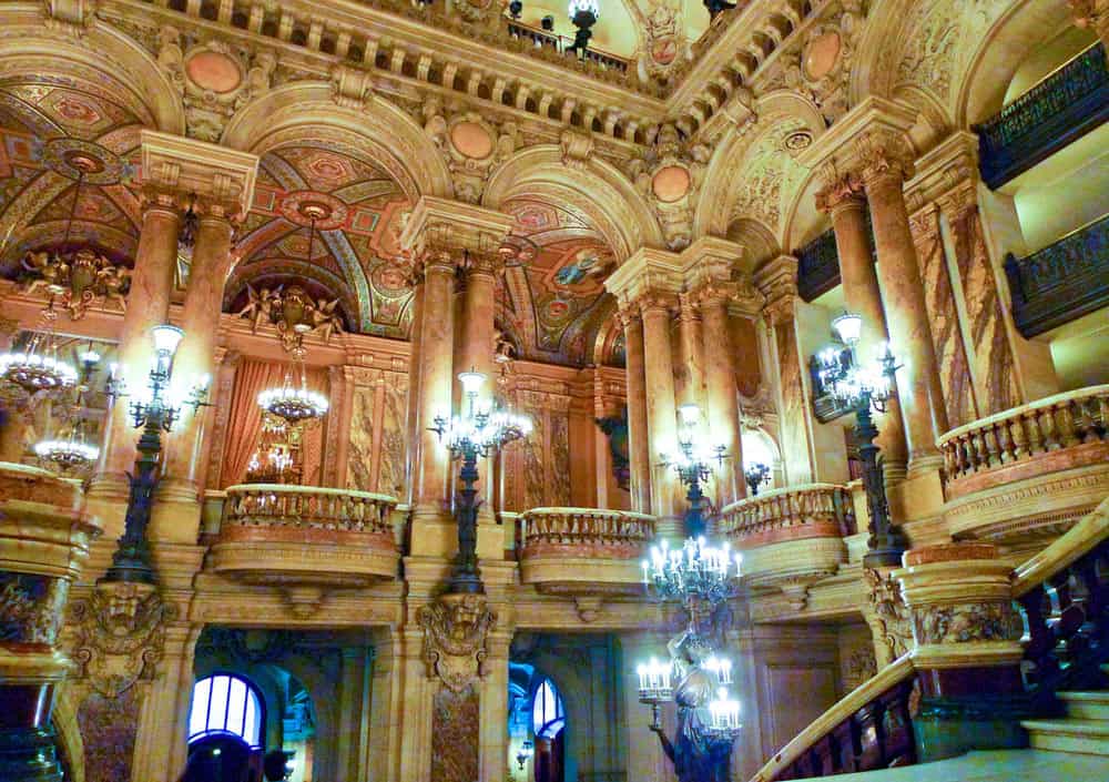 https://mdw-travel-data-us-east-1.s3.amazonaws.com/img/country/France/Opera-Garnier/img_02.jpg