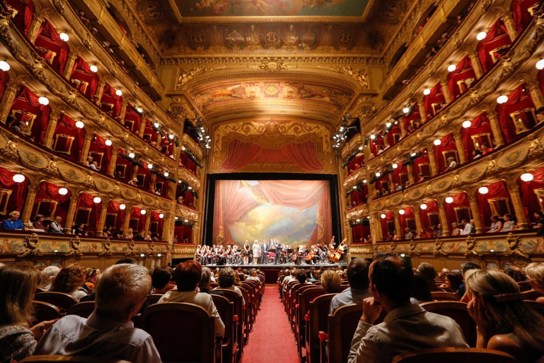 https://mdw-travel-data-us-east-1.s3.amazonaws.com/img/country/France/Opera-de-Nice/img_01.jpg