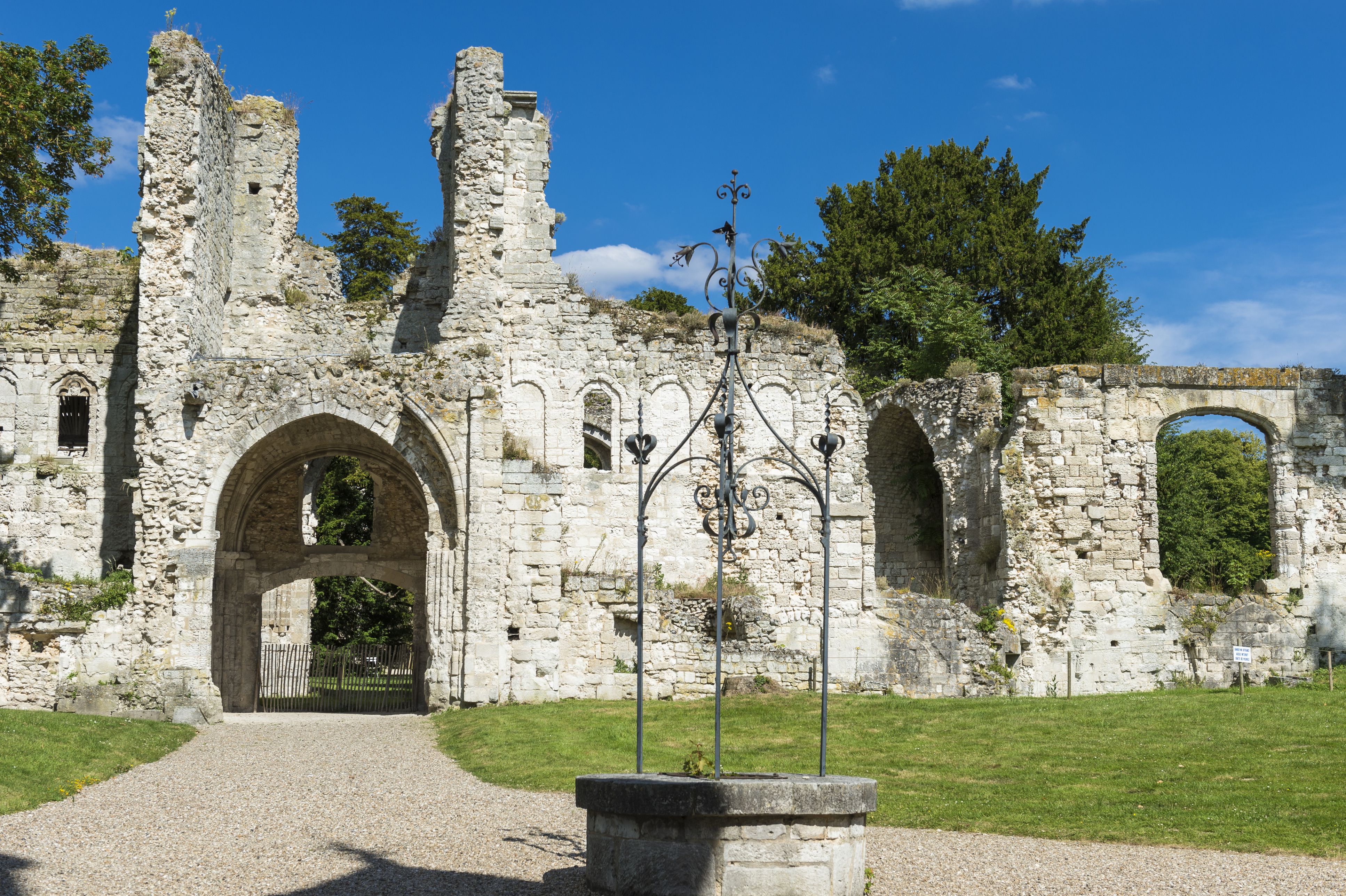 https://mdw-travel-data-us-east-1.s3.amazonaws.com/img/country/France/Orgeval-Abbey/img_02.jpg