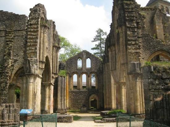 https://mdw-travel-data-us-east-1.s3.amazonaws.com/img/country/France/Orgeval-Abbey/img_04.jpg