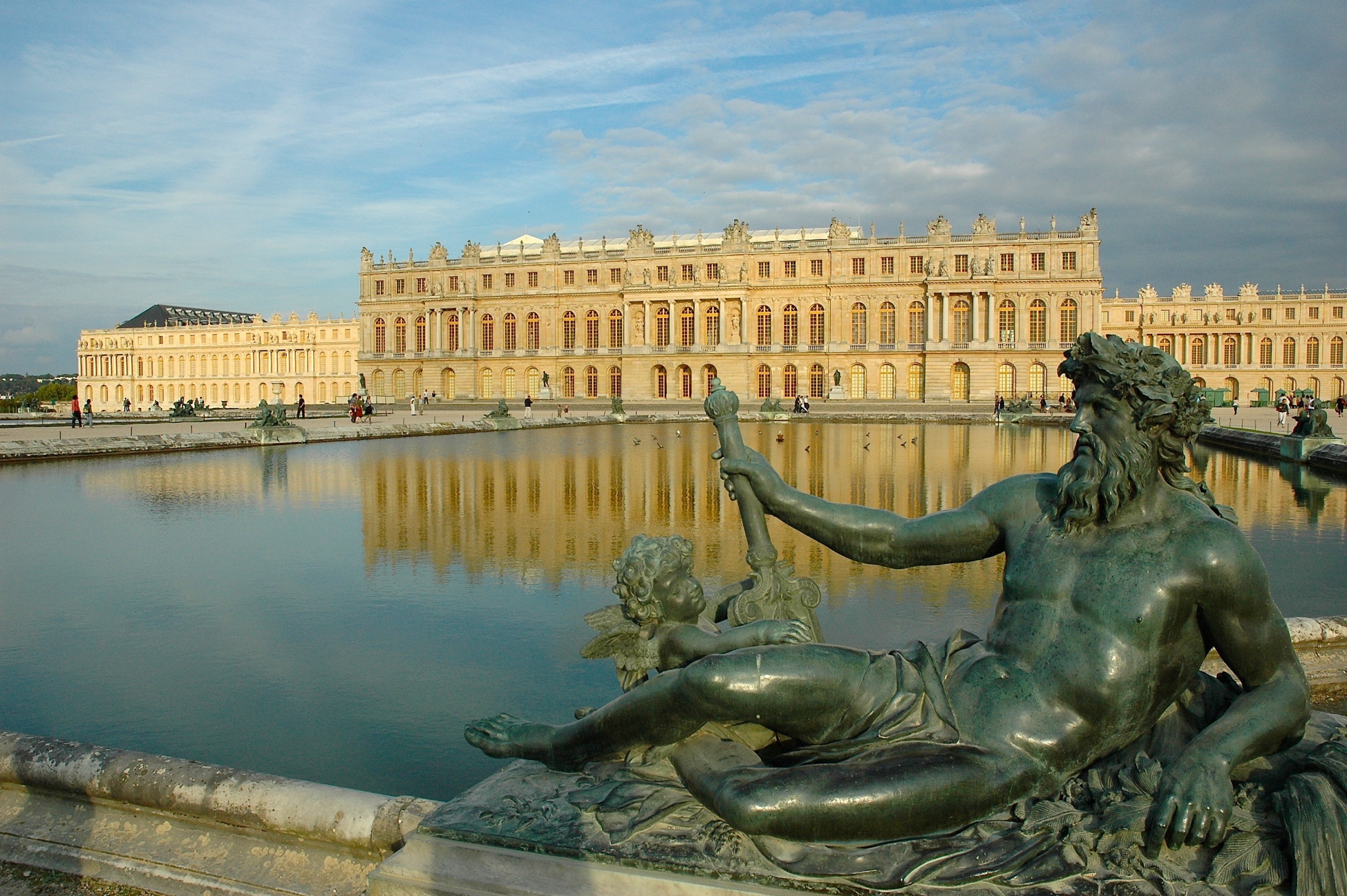 https://mdw-travel-data-us-east-1.s3.amazonaws.com/img/country/France/Palace-of-Versailles/img_01.jpg