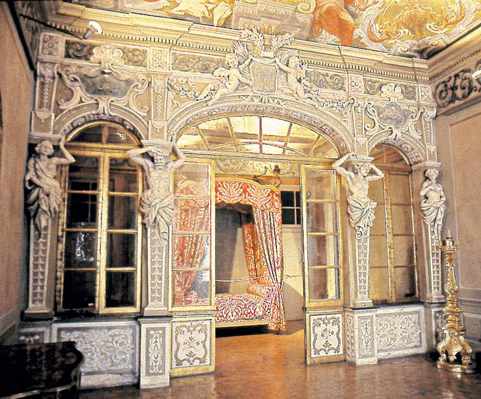 https://mdw-travel-data-us-east-1.s3.amazonaws.com/img/country/France/Palais-Lascaris/img_03.jpg