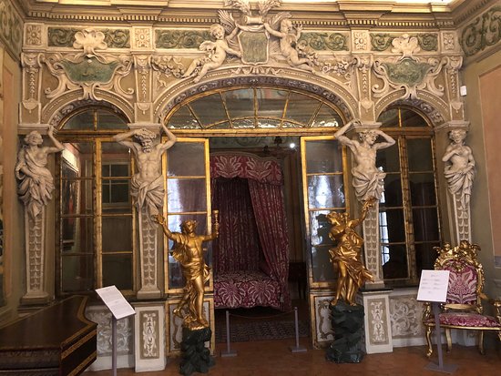 https://mdw-travel-data-us-east-1.s3.amazonaws.com/img/country/France/Palais-Lascaris/img_04.jpg