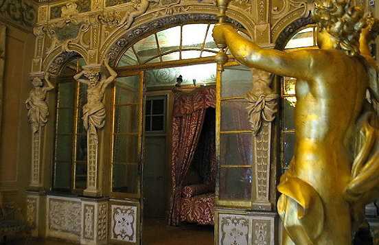 https://mdw-travel-data-us-east-1.s3.amazonaws.com/img/country/France/Palais-Lascaris/img_05.jpg