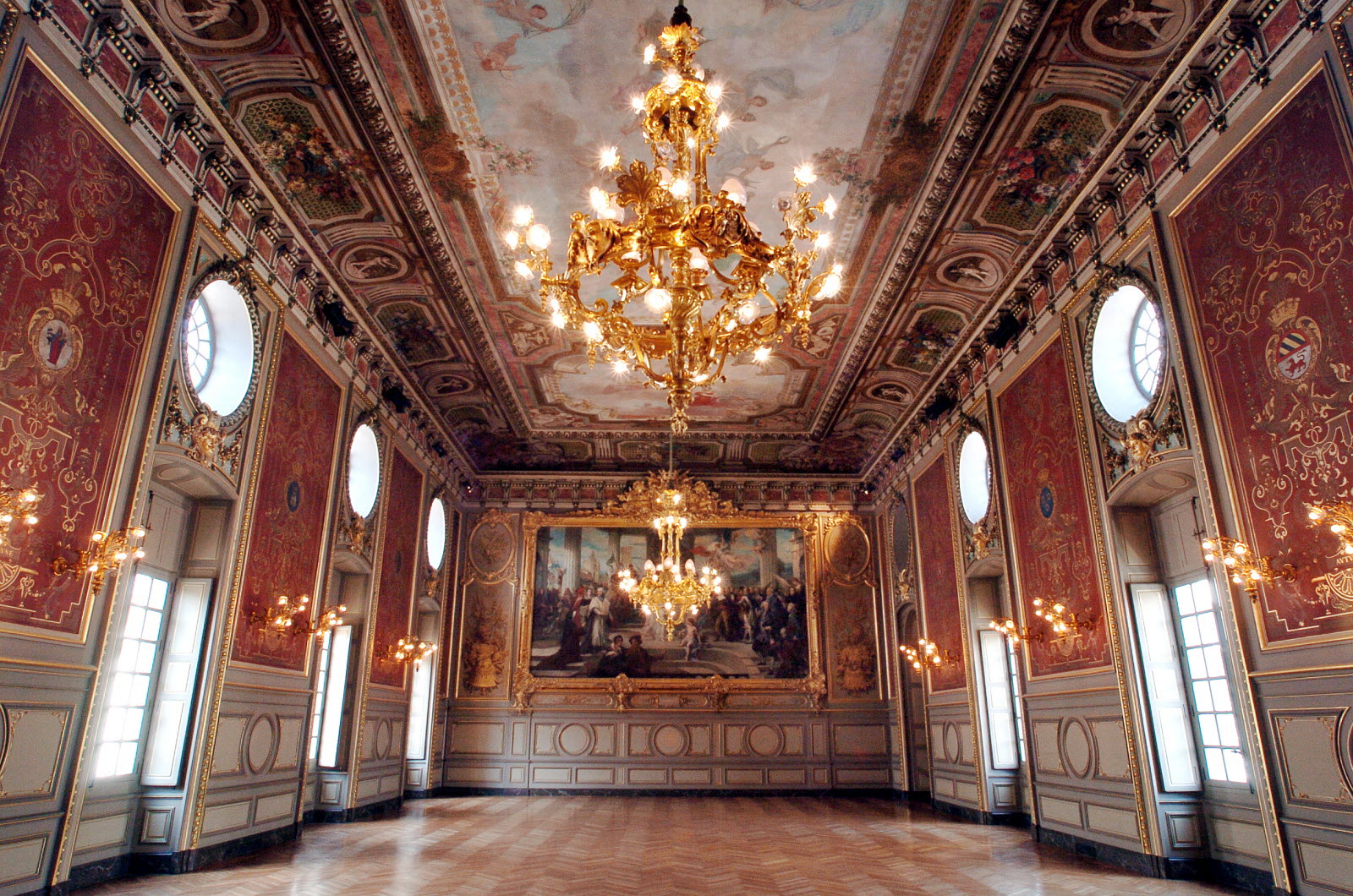 https://mdw-travel-data-us-east-1.s3.amazonaws.com/img/country/France/Palais-des-Ducs-et-des-Etats-de-Bourgogne/img_03.jpg