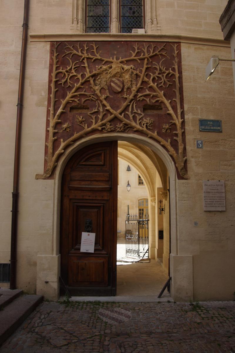 https://mdw-travel-data-us-east-1.s3.amazonaws.com/img/country/France/Palais-du-Roure/img_03.jpg