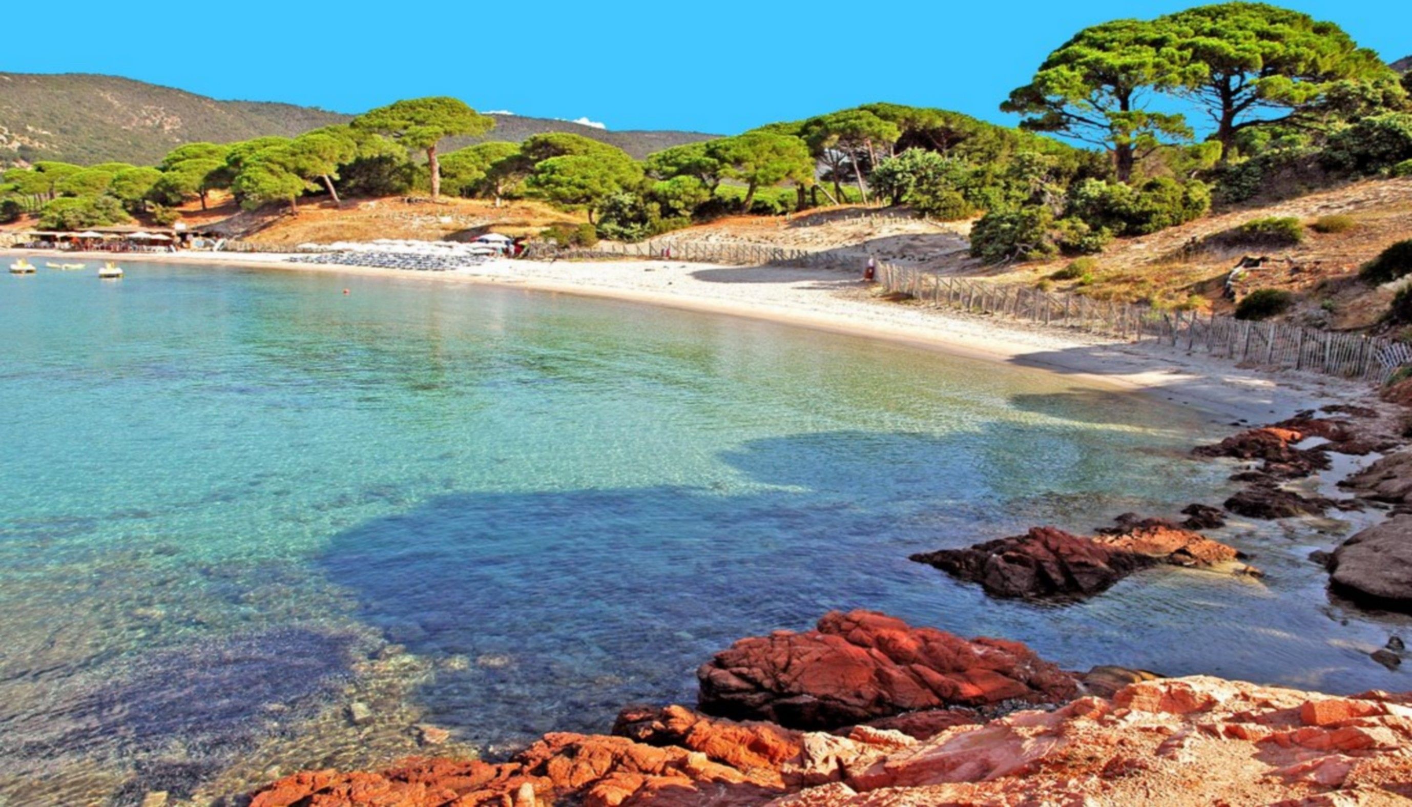 https://mdw-travel-data-us-east-1.s3.amazonaws.com/img/country/France/Palombaggia-Beach/img_03.jpg
