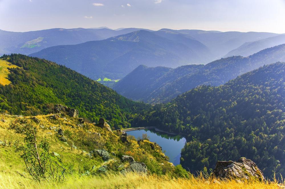 https://mdw-travel-data-us-east-1.s3.amazonaws.com/img/country/France/Parc-Naturel-Regional-des-Vosges-du-Nord/img_02.jpg