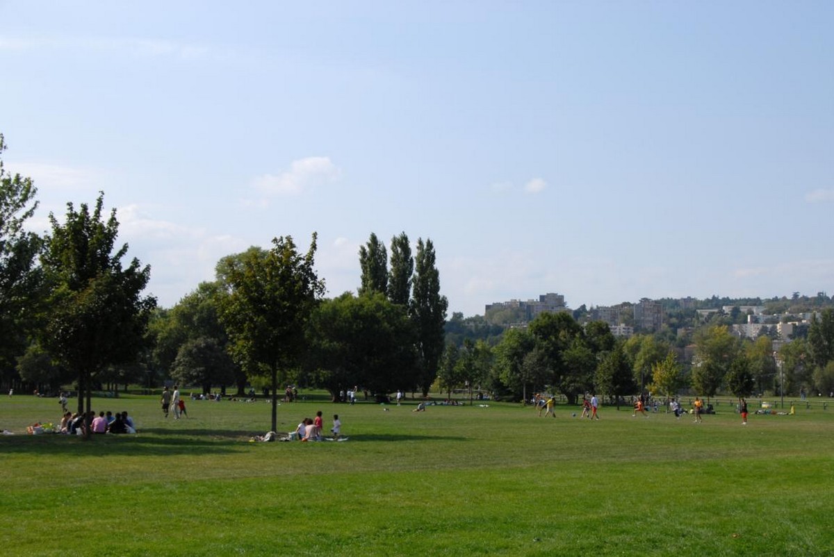 https://mdw-travel-data-us-east-1.s3.amazonaws.com/img/country/France/Parc-de-Gerland/img_03.jpg