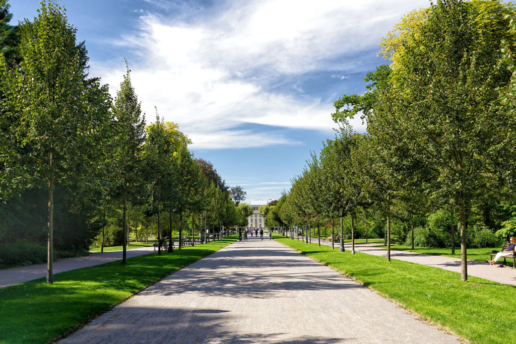 https://mdw-travel-data-us-east-1.s3.amazonaws.com/img/country/France/Parc-de-lOrangerie/img_01.jpg