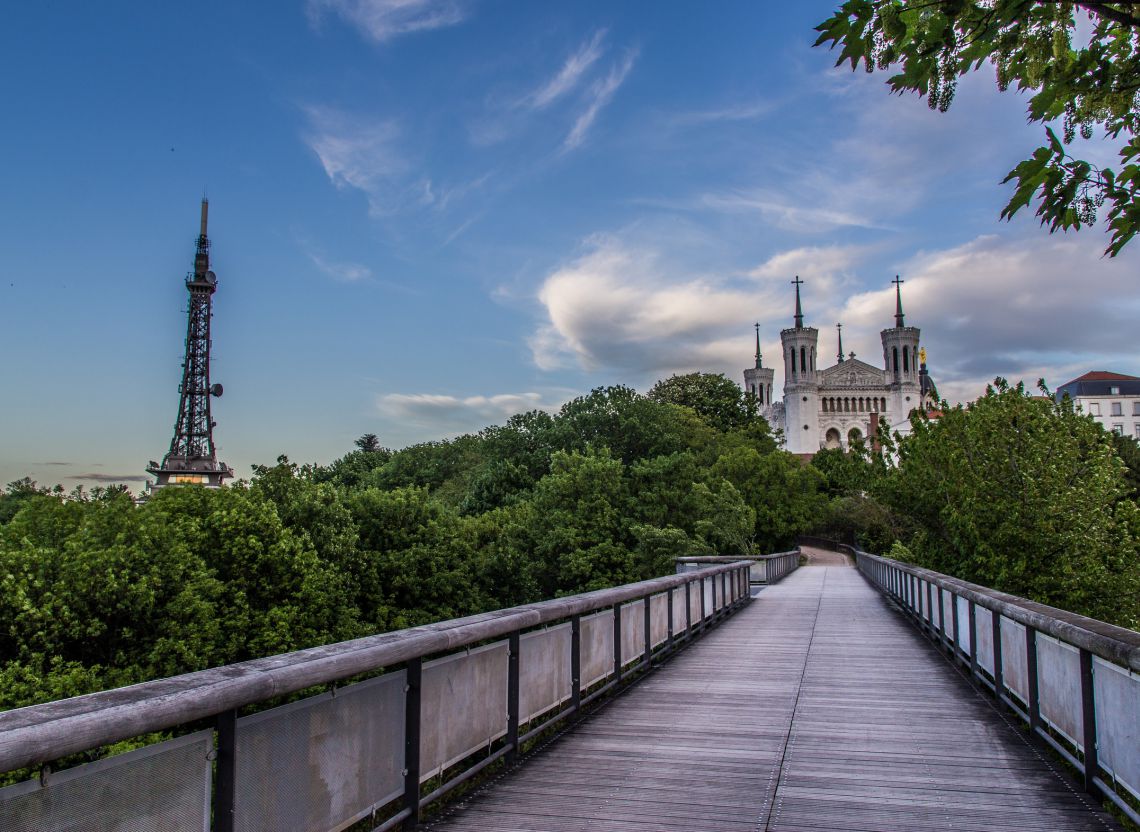 https://mdw-travel-data-us-east-1.s3.amazonaws.com/img/country/France/Parc-des-Hauteurs/img_01.jpg