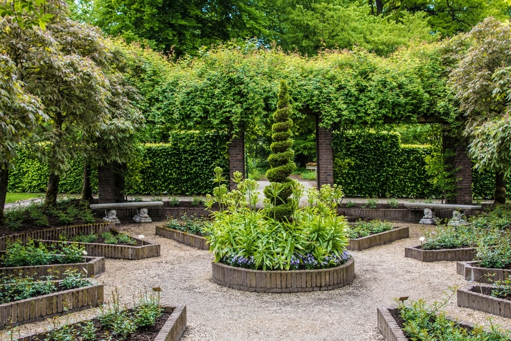 https://mdw-travel-data-us-east-1.s3.amazonaws.com/img/country/France/Parc-des-Jardins-de-lEurope/img_03.jpg