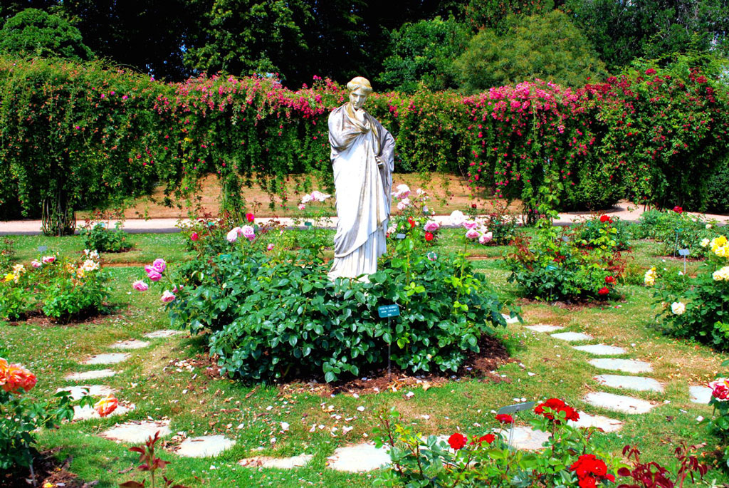 https://mdw-travel-data-us-east-1.s3.amazonaws.com/img/country/France/Parc-du-Thabor-Gardens/img_02.jpg