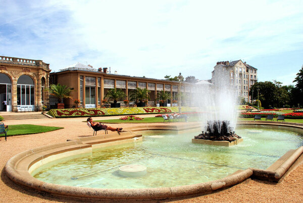 https://mdw-travel-data-us-east-1.s3.amazonaws.com/img/country/France/Parc-du-Thabor/img_02.jpg