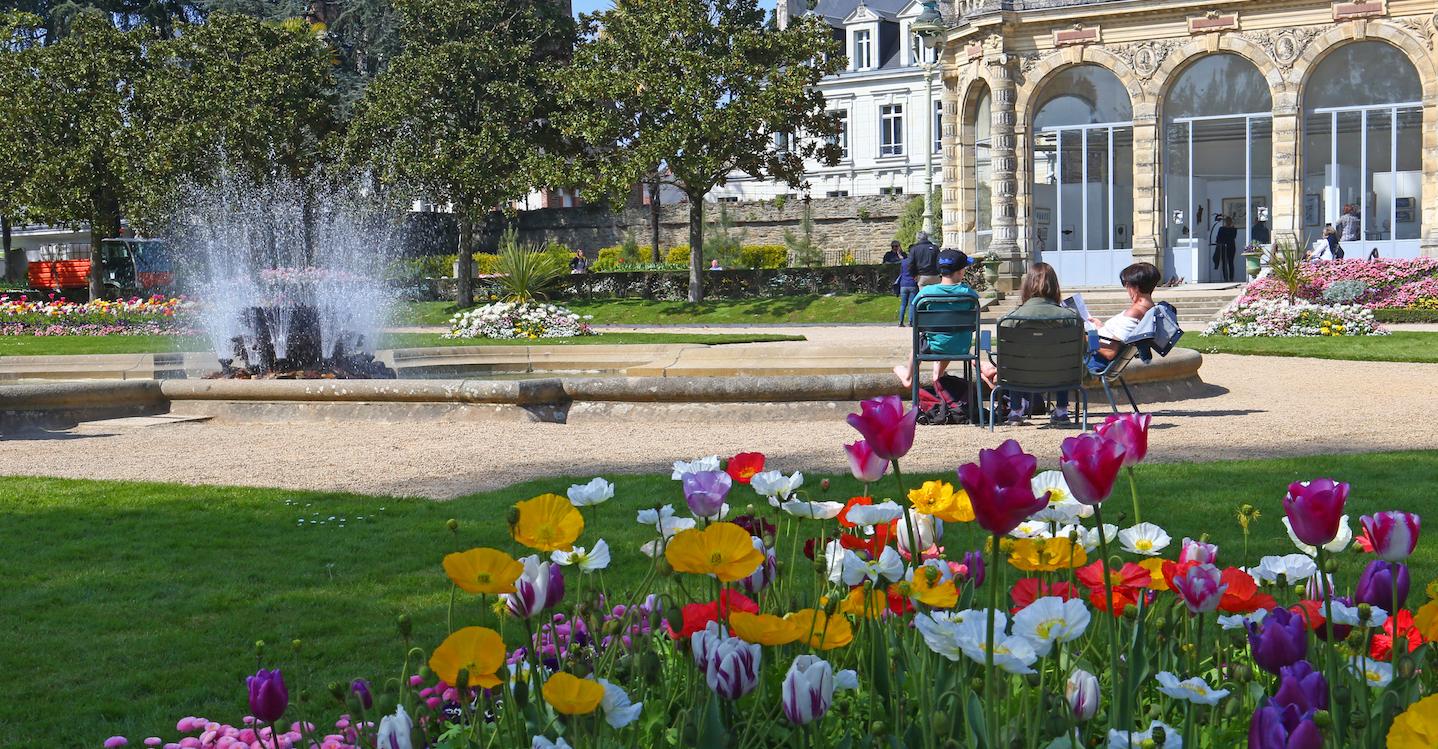https://mdw-travel-data-us-east-1.s3.amazonaws.com/img/country/France/Parc-du-Thabor/img_03.jpg