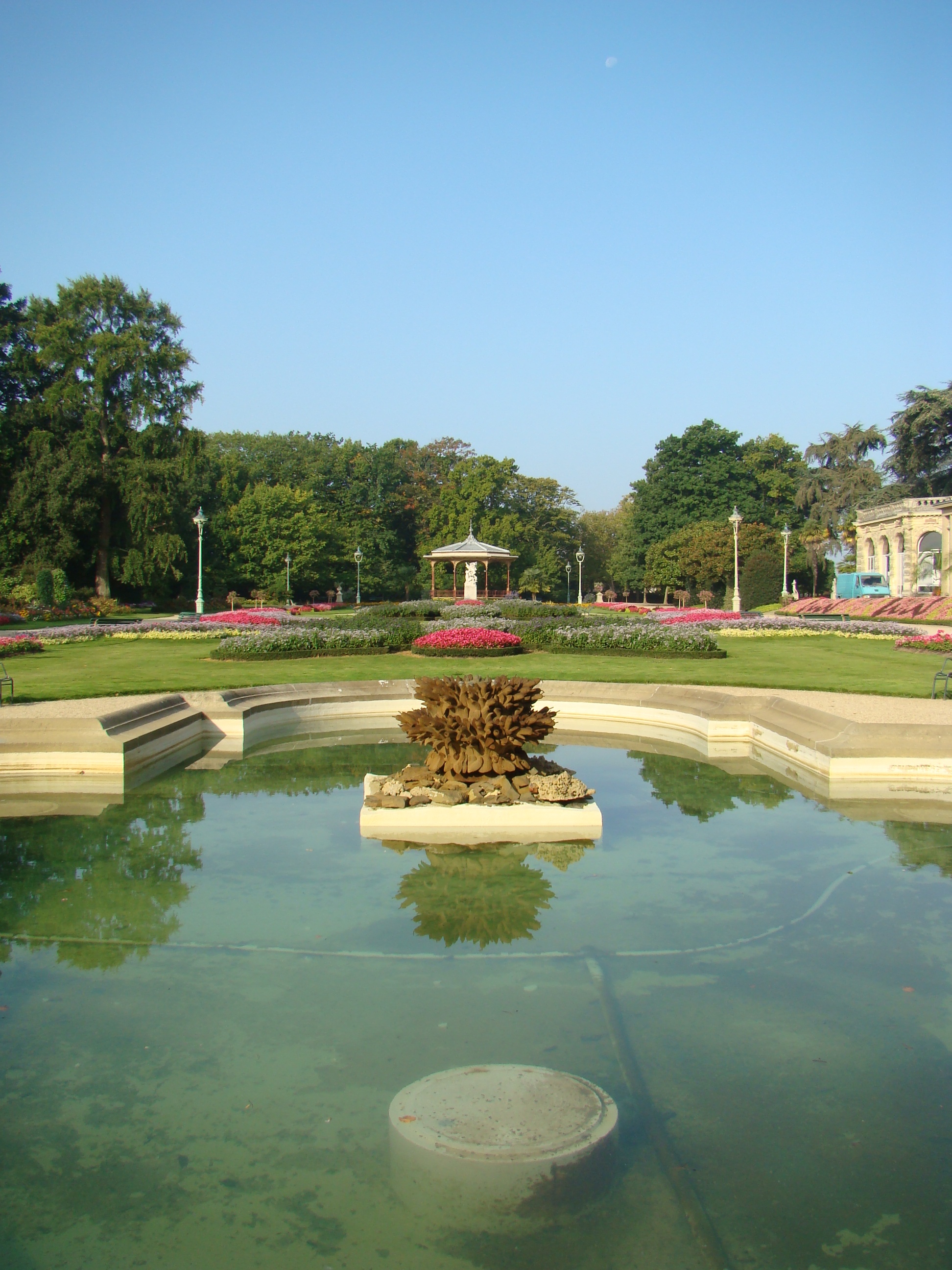https://mdw-travel-data-us-east-1.s3.amazonaws.com/img/country/France/Parc-du-Thabor/img_05.jpg