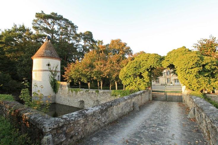 https://mdw-travel-data-us-east-1.s3.amazonaws.com/img/country/France/Parc-naturel-regional-de-la-Haute-Vallee-de-Chevreuse/img_00.jpg
