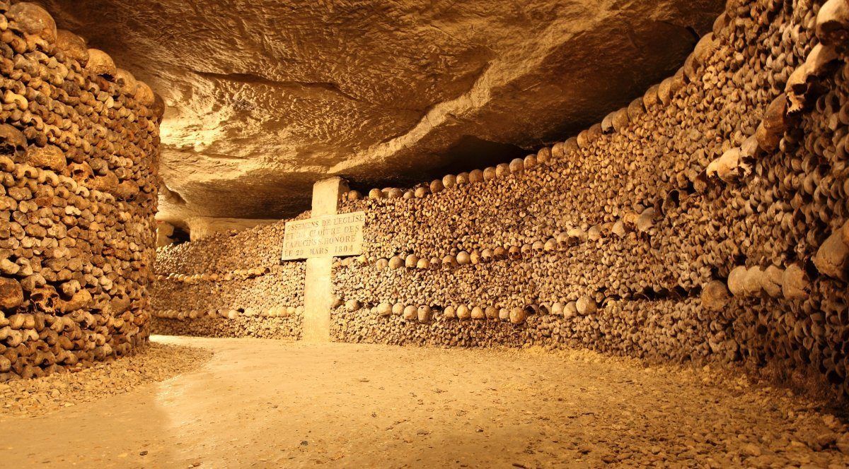 https://mdw-travel-data-us-east-1.s3.amazonaws.com/img/country/France/Paris-Catacombs/img_01.jpg